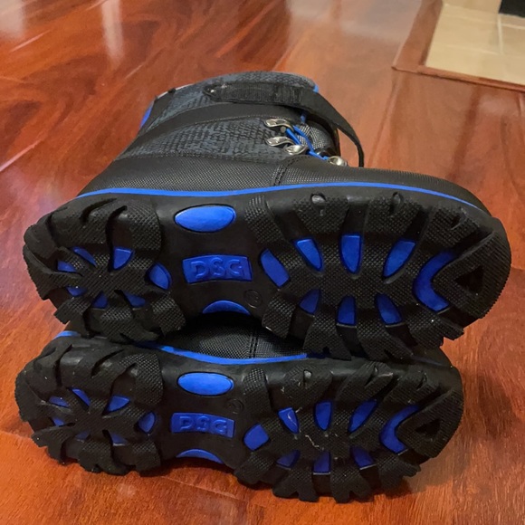 Snow boots for boys. Worn once - Picture 2 of 3